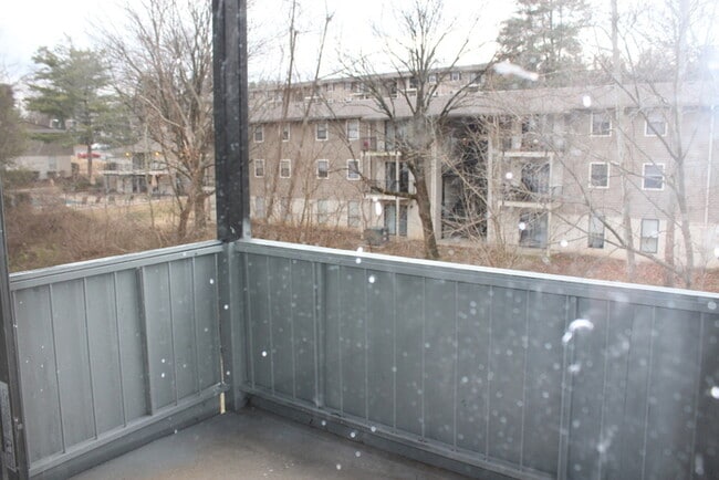 Building Photo - 2 Bedroom/2 Bathroom Condo!
