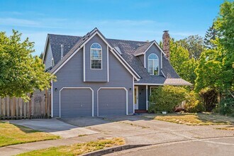 Building Photo - Comfortable 4-bdrm/2.5-bath home in Hillsb...