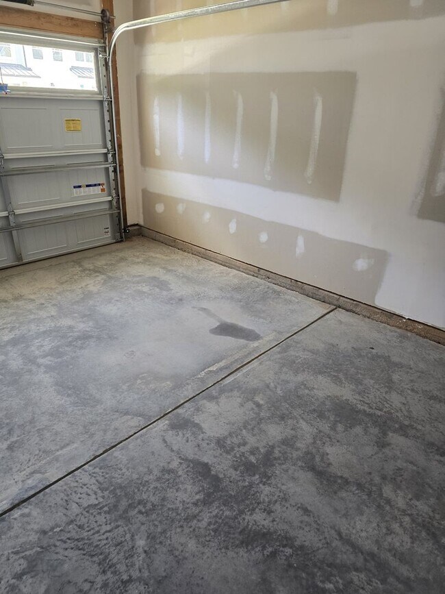 Building Photo - Beautiful New Constuction 3BR/2.5BA Townhouse