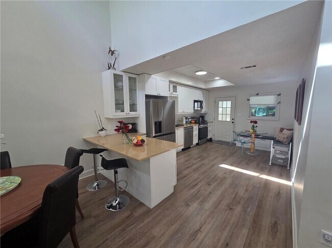 Building Photo - 603 Serramonte Dr