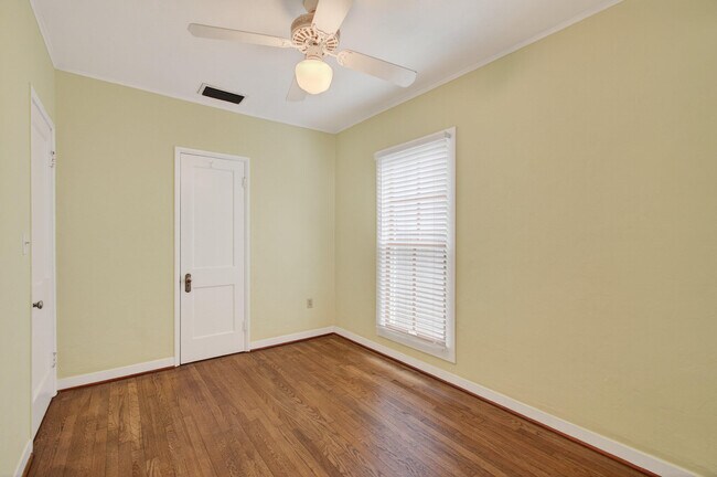 Building Photo - 817 N Palmway