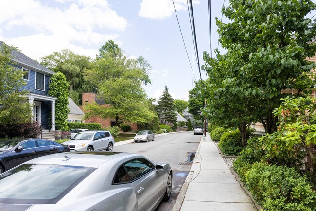 Building Photo - 32 Healey St