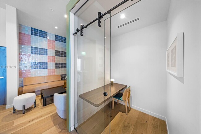 Building Photo - 11 NE 6th St