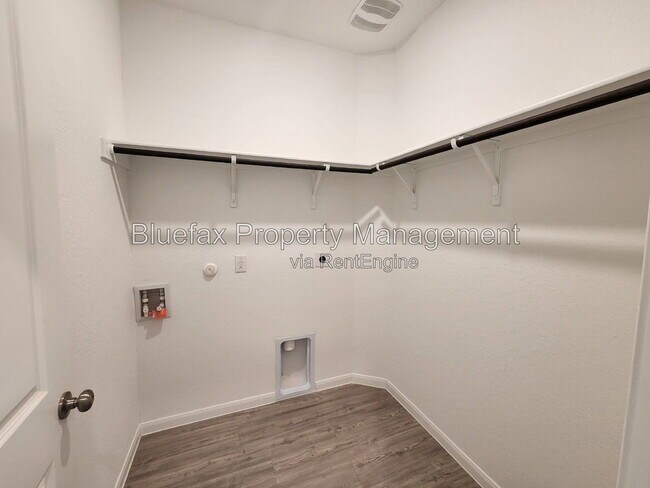 Building Photo - 13907 Sickle Rdg
