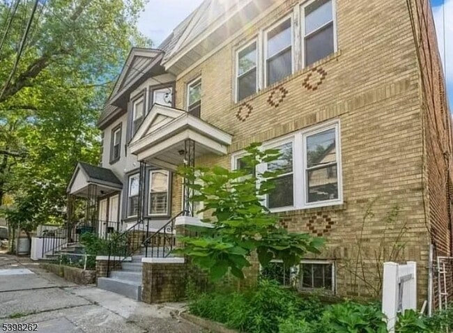 Primary Photo - 11 Montrose Terrace