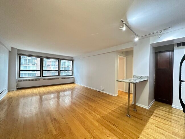 Building Photo - 4180 N Marine Dr