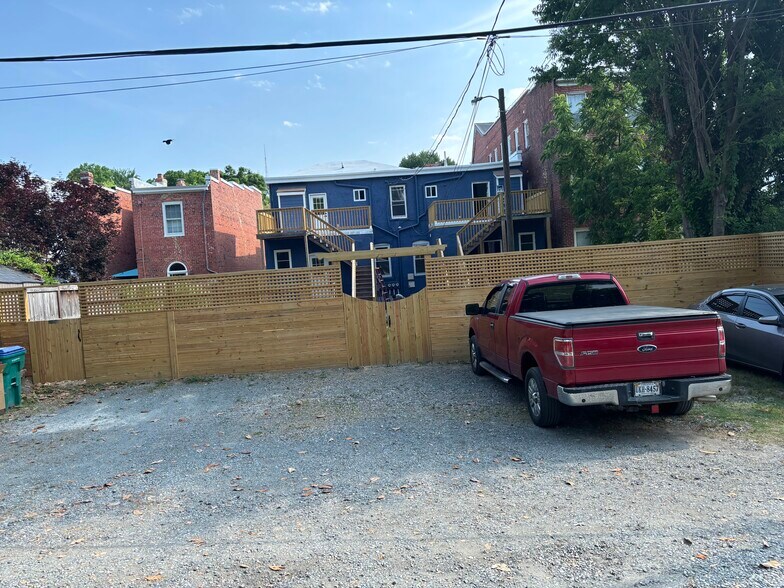 Building Photo - 3121 Grove Ave