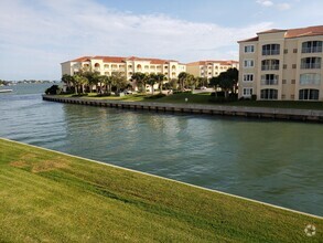 Building Photo - 6 Harbour Isle Dr E