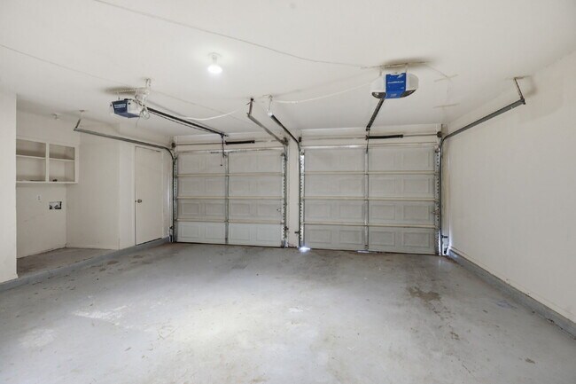 Building Photo - Space, Style, and 2 Bedrooms: South Lubbock Steal!