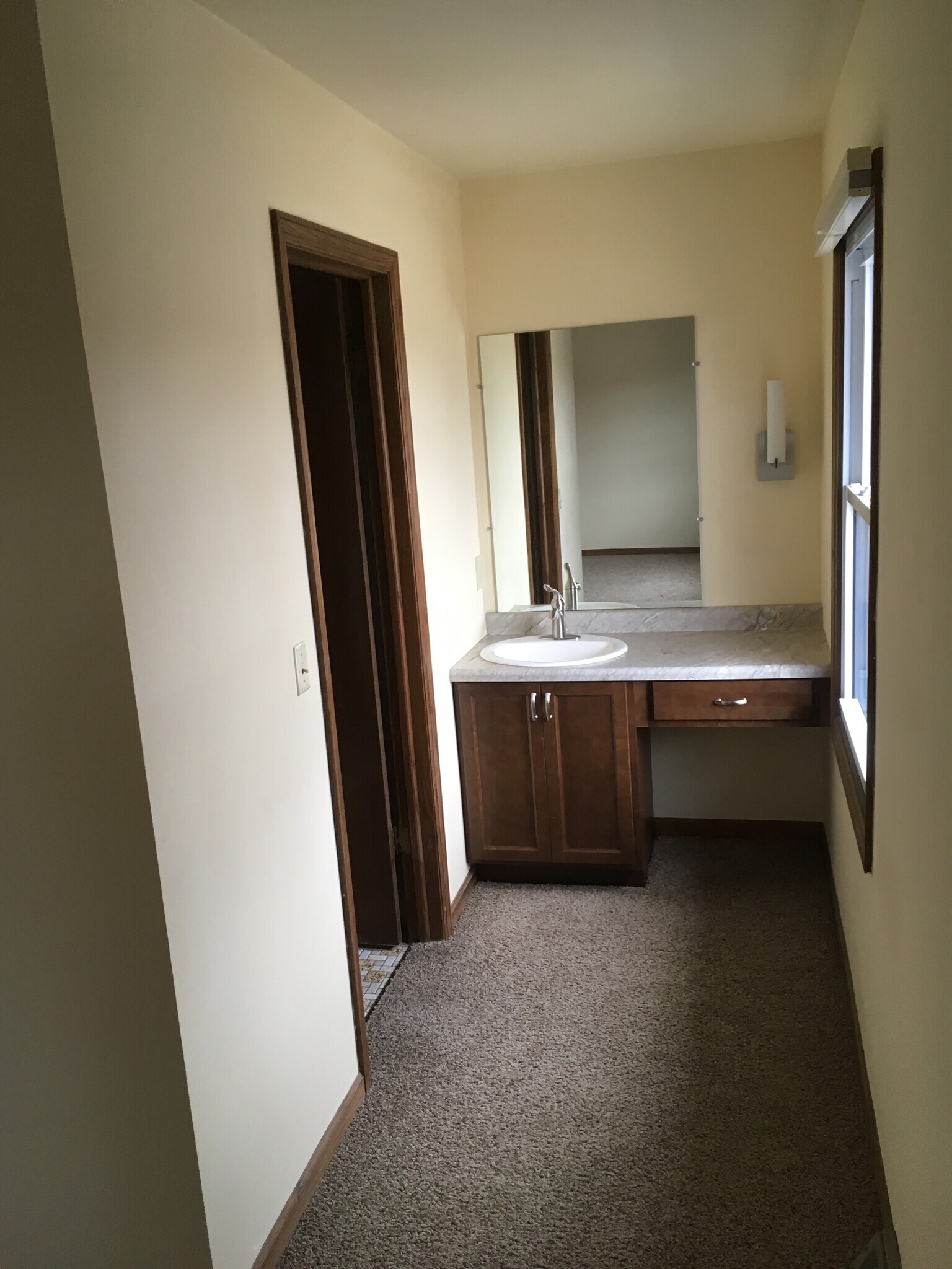 Building Photo - 16555 Dane Ct E