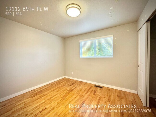 Building Photo - 19112 69th Pl W