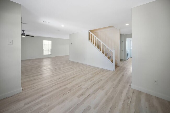 Building Photo - 5206 Vagas Dr