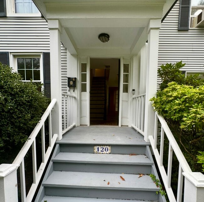 Building Photo - 120 Bleeker St