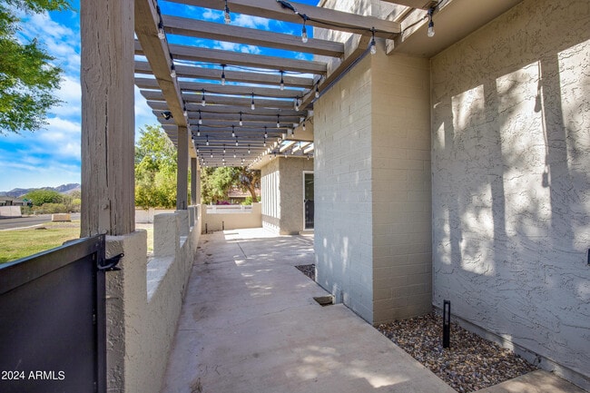 Building Photo - 2514 N 60th Pl