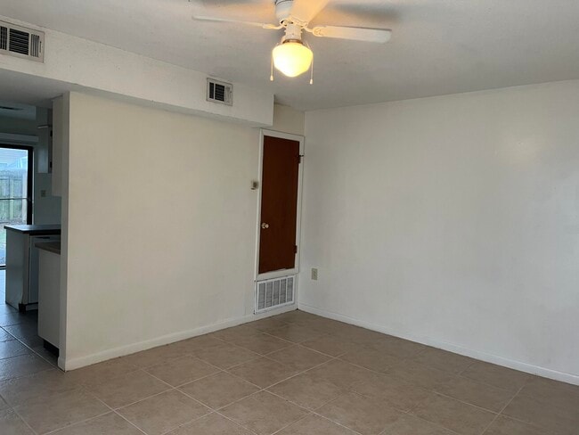 Building Photo - 159 Scottwood Dr SE