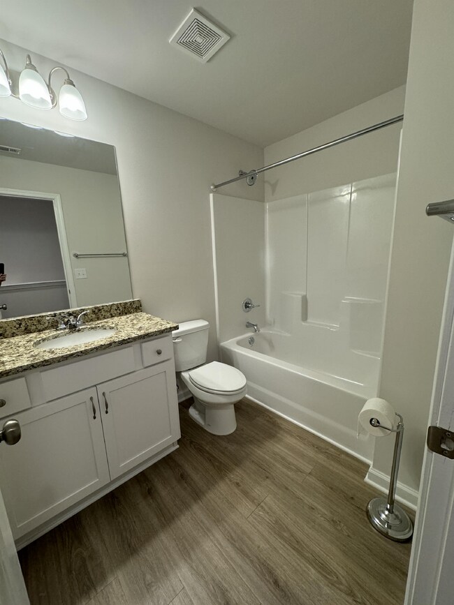 Building Photo - LIKE NEW, 3 bed 2 bath Townhome in Lula!