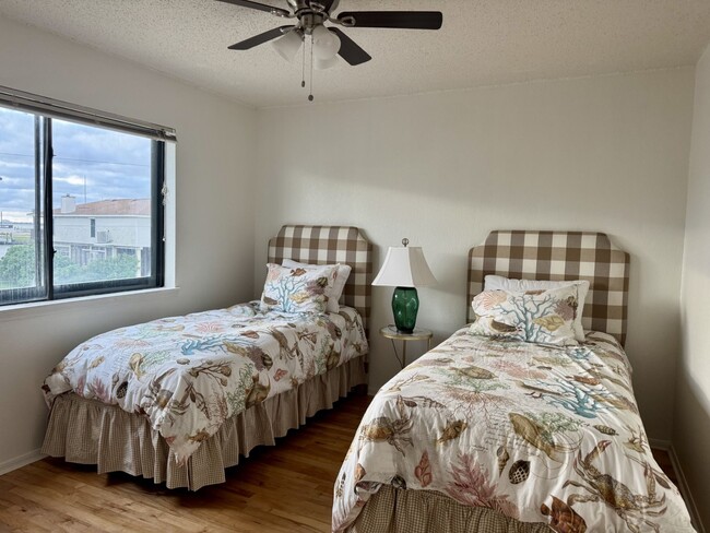 Building Photo - 339 Admiral Cir