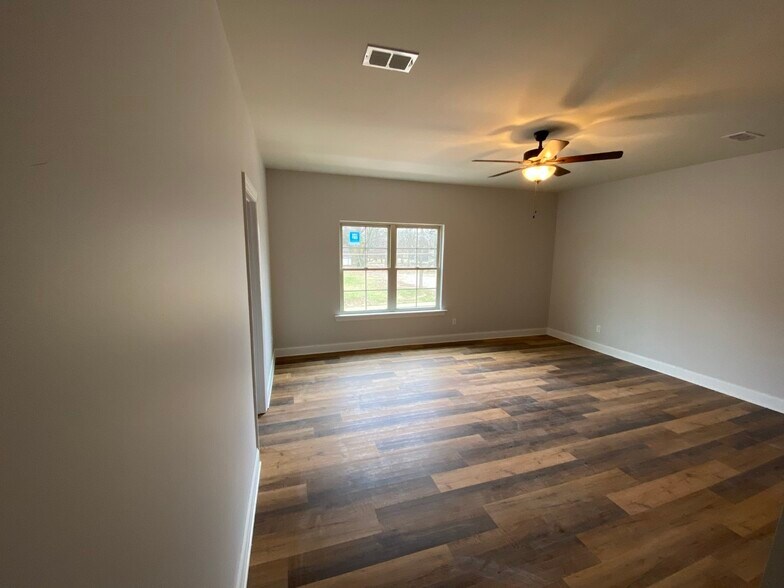 Building Photo - 711 Ewing Blvd