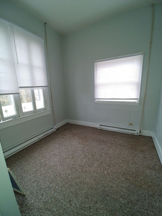 Building Photo - 911 N 9th St Rd