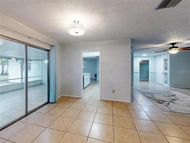 Building Photo - 1836 Plumtree Dr
