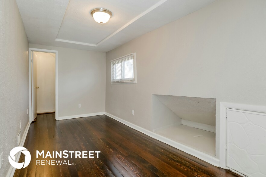 Building Photo - 8840 N Main St