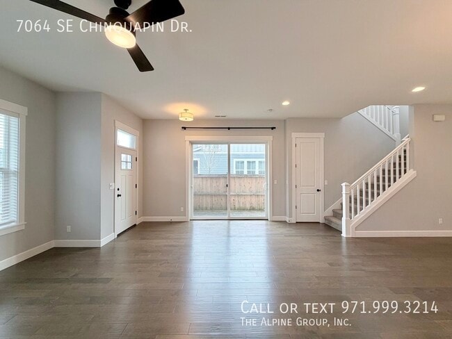 Building Photo - 7064 SE Chinquapin Dr