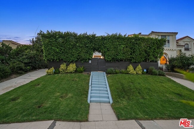 Building Photo - 1155 S Rimpau Blvd