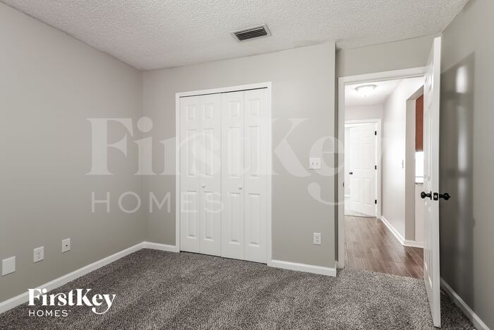 Building Photo - 1598 Twin Oak Dr W