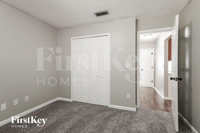 Building Photo - 1598 Twin Oak Dr W