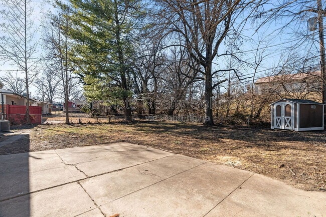 Building Photo - 9915 Castle Dr