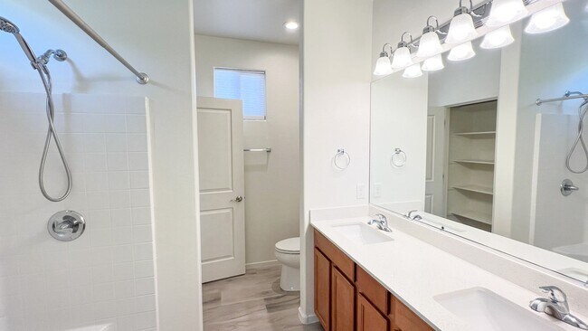 Building Photo - 1735 Pinon Dr