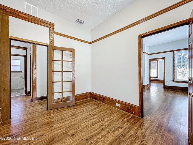 Building Photo - 138 E Duval St