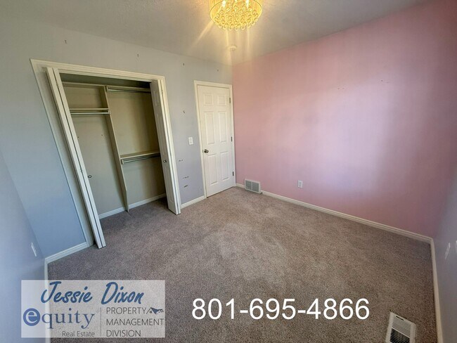 Building Photo - 1989 N 2700 W