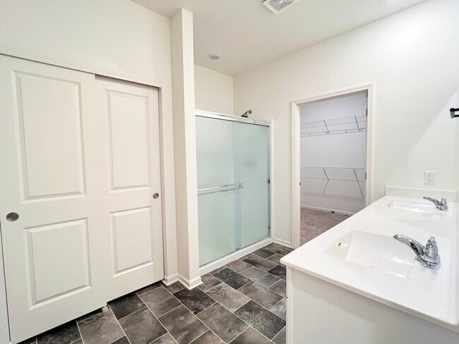 Building Photo - 6308 Juniper Dr