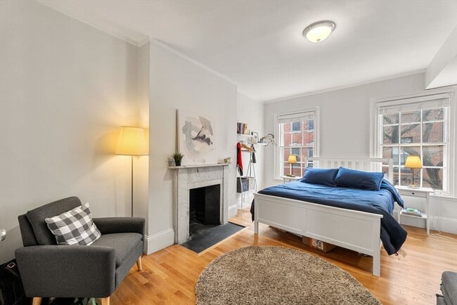 Building Photo - 62 W Cedar St