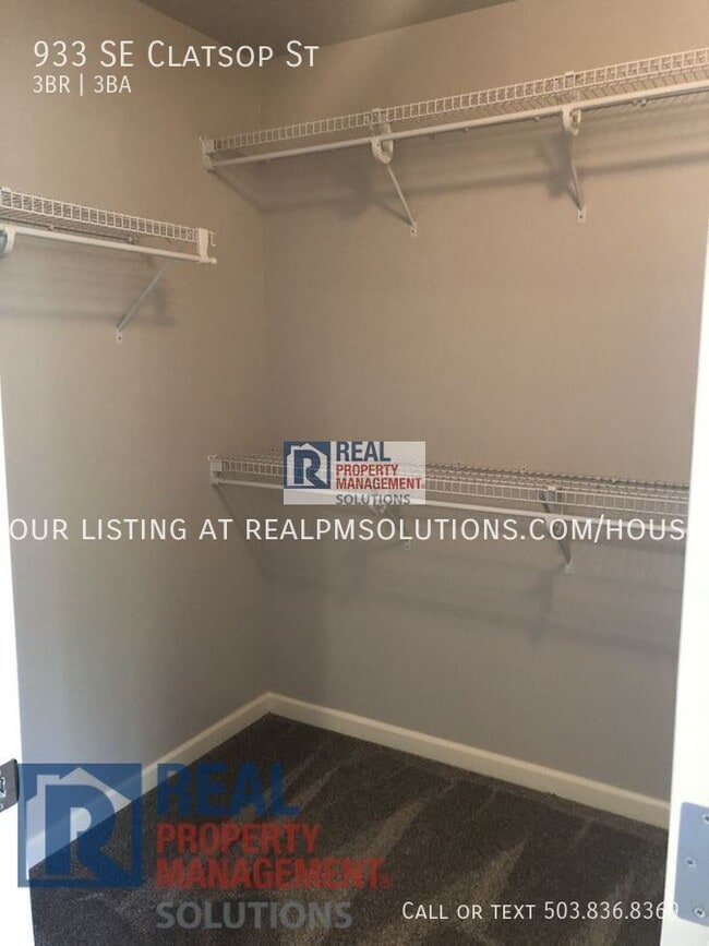 Building Photo - 933 SE Clatsop St