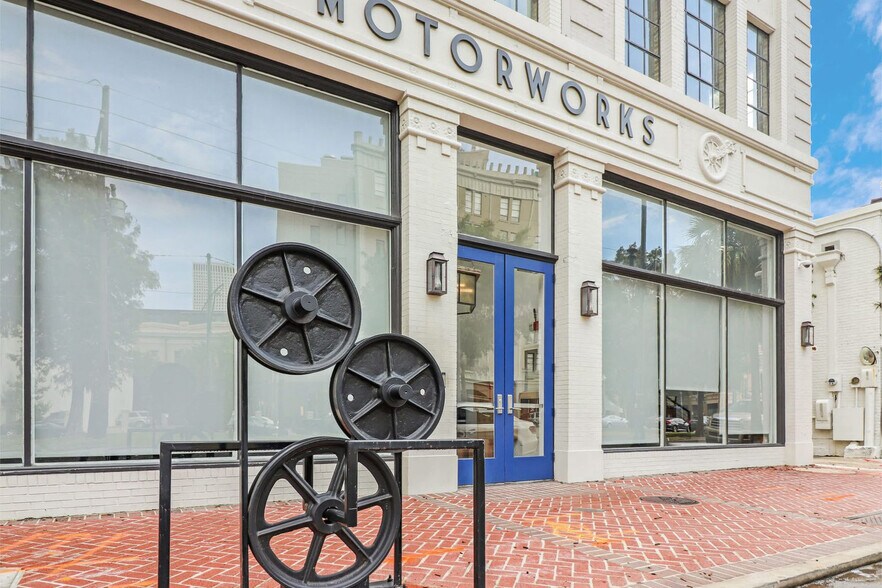 Building Photo - 822 Howard Ave