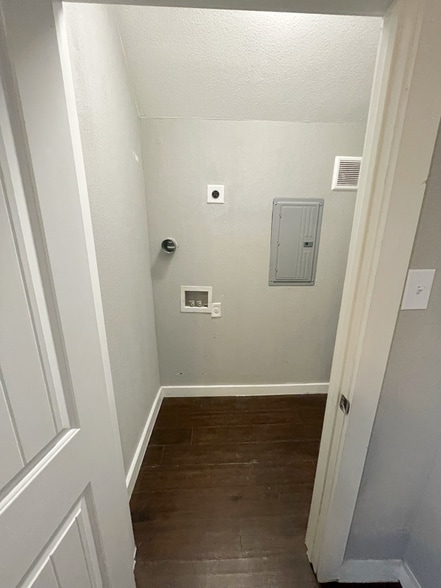 Building Photo - 638 W Elmira St