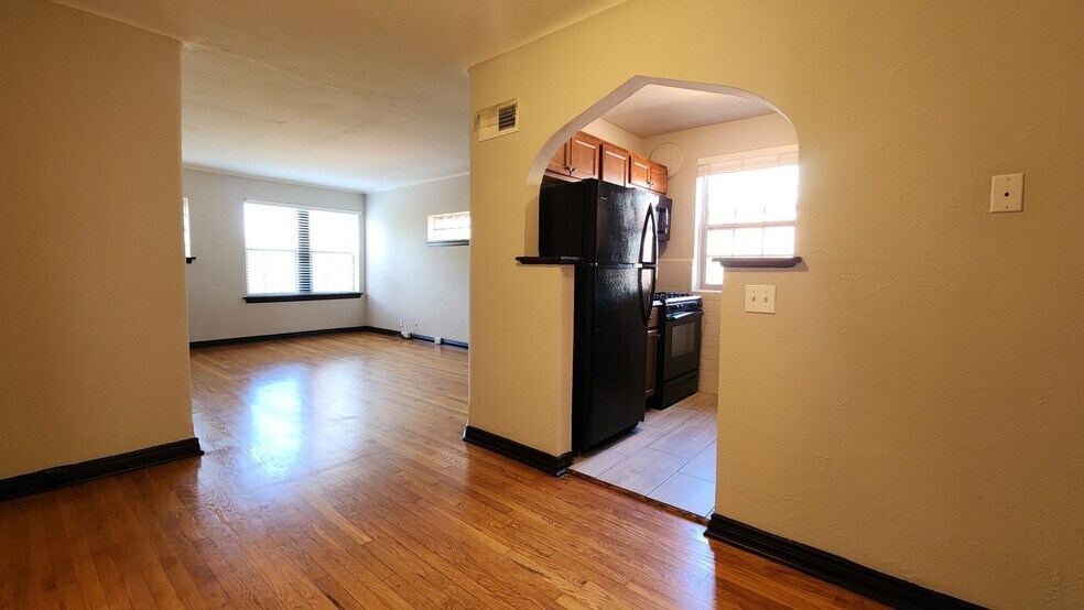 Building Photo - 6364 Sutherland Ave