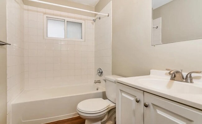 Building Photo - 1213 42nd Ave NE