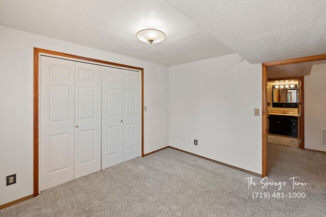 Building Photo - SPECTACULARLY HUGE 6BD HOME with PANORAMIC MOUNTAIN VIEWS - Security Deposit Waiver Available