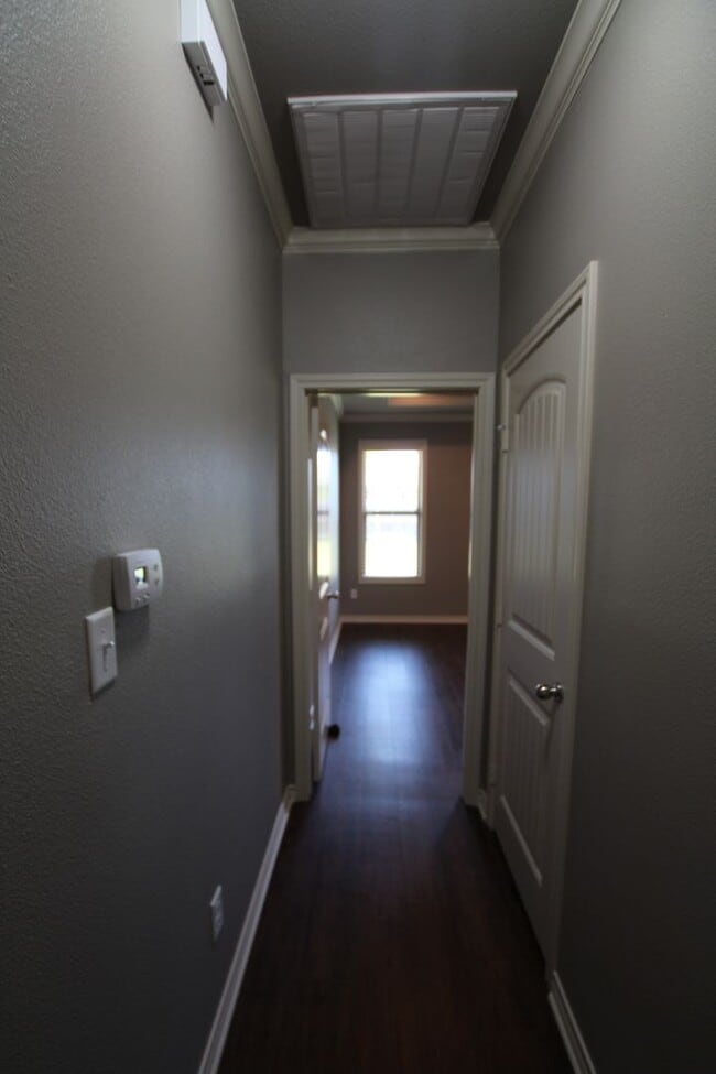 Building Photo - Beautiful 3 Bedroom 2 Bath Coming Soon in ...