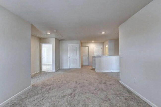 Building Photo - 162 Valimar Dr