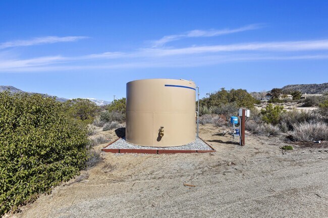 Building Photo - 60661 Chalet Dr