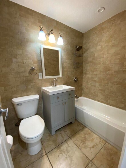 Building Photo - 3436 Housatonic Dr