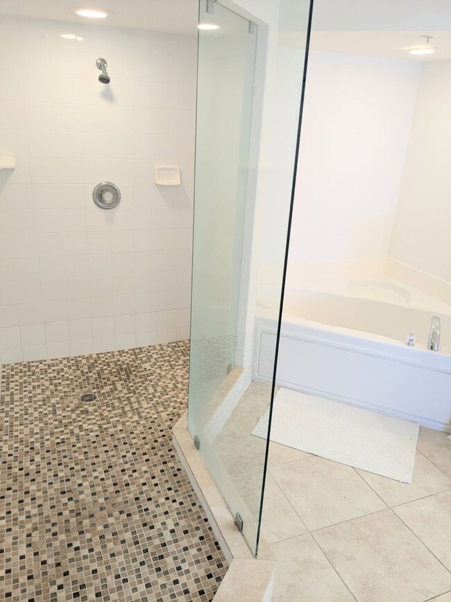 Building Photo - Ocean Front Fully Furnished