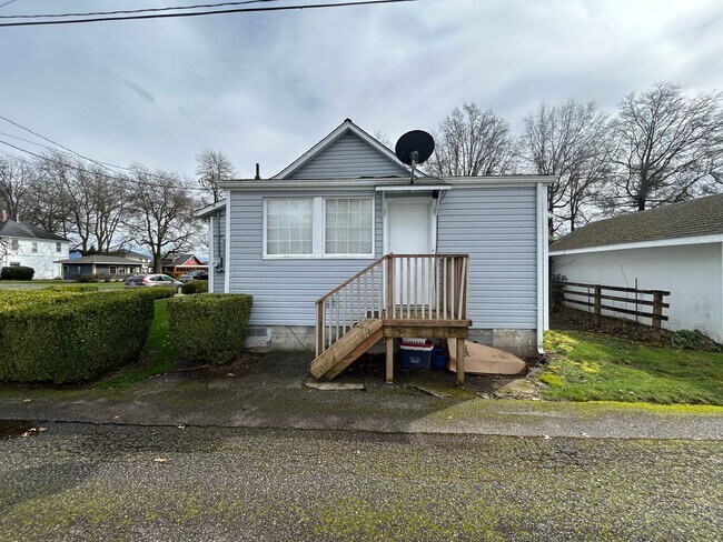 Building Photo - 900 Front St