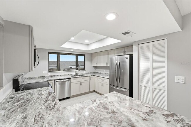 Building Photo - 845 Ladyfish Ave