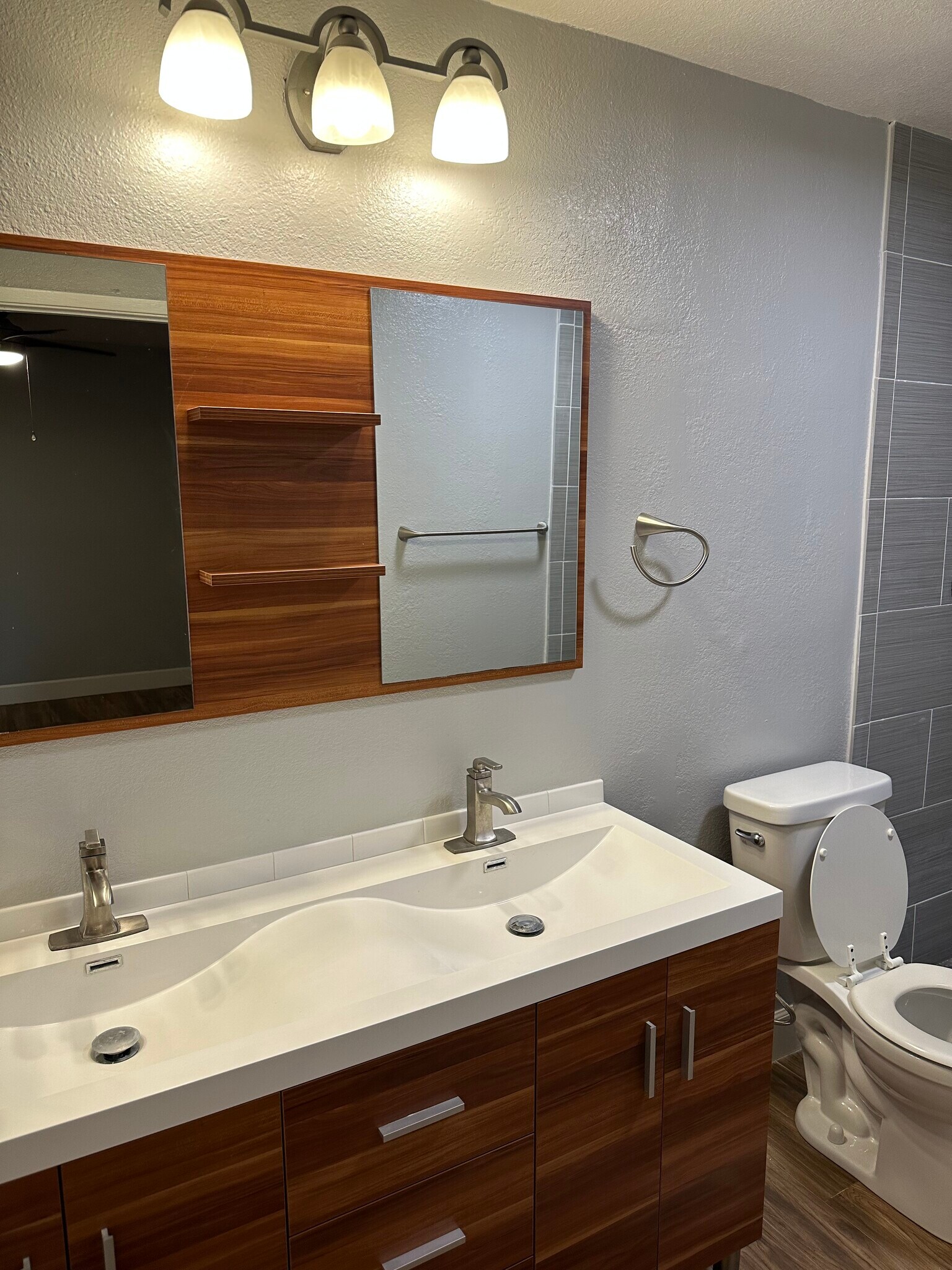 Master bathroom with walk-in shower - 9249 Village Glen Dr