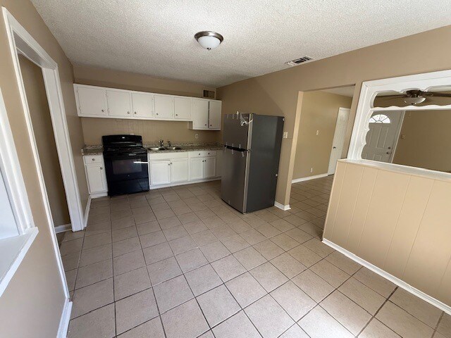 Building Photo - 1257 Devander Dr E